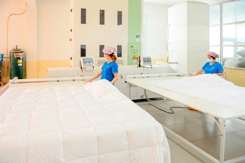 电脑自动定量充绒机